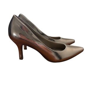Comfort plus Chic Metallic Silver Heels size 6